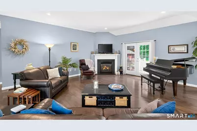15 Claire Lane, Bloomfield, CT 06002 - Photo 8