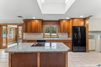 883 Sawmill Road, West Haven, CT 06516 - Photo 10