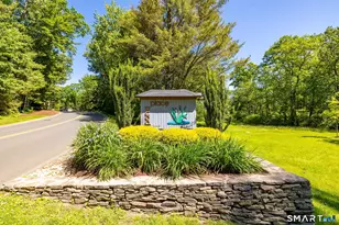 15 Gray Pine Common, Avon, CT 06001 - Photo 2