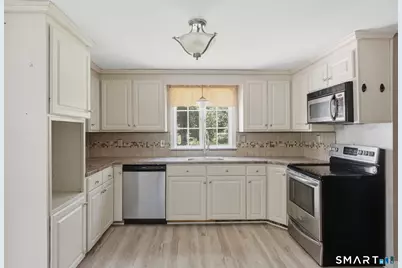 2 Tunxis Street, Farmington, CT 06032 - Photo 6