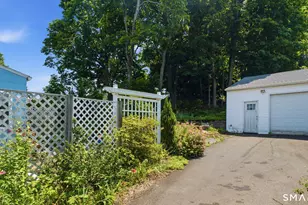 24 Summit St, Meriden, CT 06450 - Photo 4