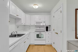 80 Southwick Ct, Cheshire, CT 06410 - Photo 8