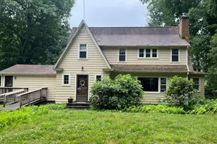 175 Sugar St, Newtown, CT 06470 - Photo 2