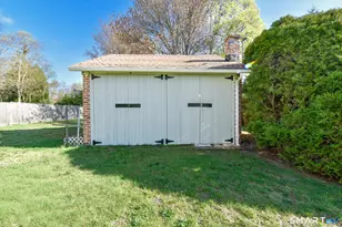 146 Warsaw St, Fairfield, CT 06825 - Photo 18
