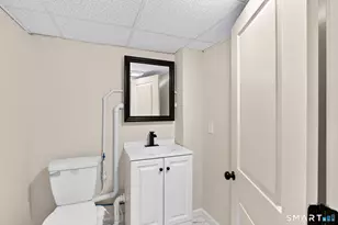 35 Front Ave, West Haven, CT 06516 - Photo 32