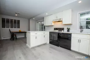 36 Jamestown Cir, Wallingford, CT 06492 - Photo 12