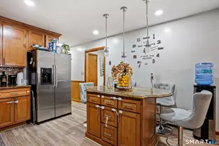 7 Newport Dr, Waterbury, CT 06705 - Photo 10