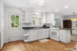 39 Buckingham St, Stonington, CT 06379 - Photo 8