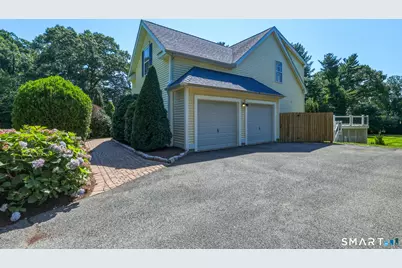 20 Ridgewood Court, Hamden, CT 06473 - Photo 2