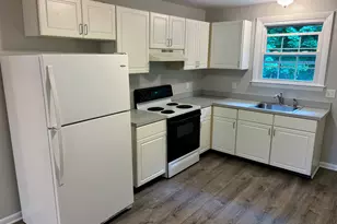 8 Canterbury Ln, Clinton, CT 06413 - Photo 2