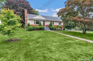 240 Blackhouse Rd, Trumbull, CT 06611 - Photo 2