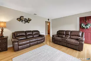 240 Blackhouse Rd, Trumbull, CT 06611 - Photo 8