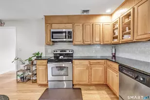 240 Blackhouse Rd, Trumbull, CT 06611 - Photo 10