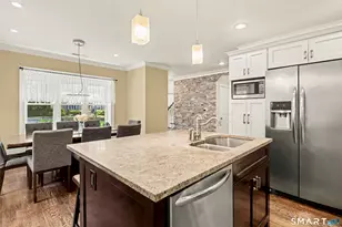 12 Cottage Pl, Trumbull, CT 06611 - Photo 10
