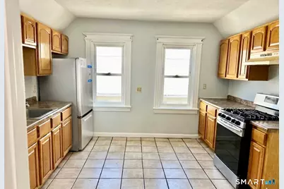 137 Hollister Avenue, Bridgeport, CT 06610 - Photo 16