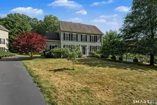 25 Fenwick Dr, Avon, CT 06001 - Photo 2