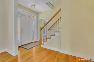 25 Fenwick Dr, Avon, CT 06001 - Photo 4