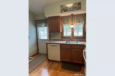 102 North Maple Street #6B, Enfield, CT 06082 - Photo 2