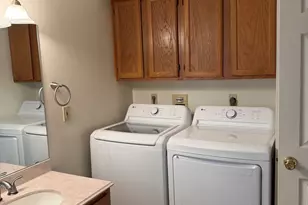 102 N Maple St, Enfield, CT 06082 - Photo 16