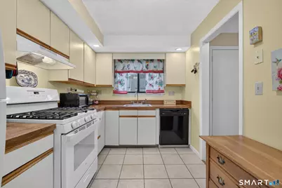 30 Brockton Court #30, Beacon Falls, CT 06403 - Photo 16