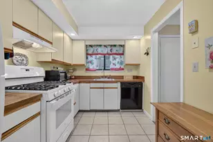 30 Brockton Ct, Beacon Falls, CT 06403 - Photo 16