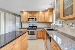 175 Post Oak Rd, Stratford, CT 06614 - Photo 12
