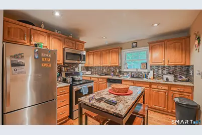 409 Oakville Avenue, Waterbury, CT 06708 - Photo 4