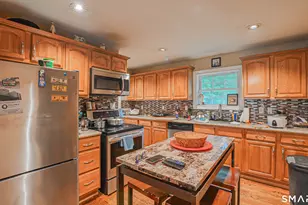 409 Oakville Ave, Waterbury, CT 06708 - Photo 4