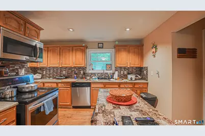 409 Oakville Avenue, Waterbury, CT 06708 - Photo 6