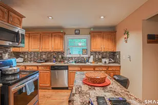 409 Oakville Ave, Waterbury, CT 06708 - Photo 6