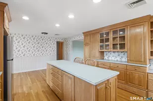 90 Woodland Ave, Bloomfield, CT 06002 - Photo 8