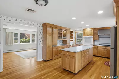 90 Woodland Avenue, Bloomfield, CT 06002 - Photo 6