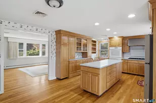 90 Woodland Ave, Bloomfield, CT 06002 - Photo 6
