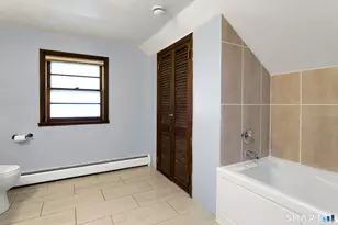 371 Northfield Dr, Bridgeport, CT 06606 - Photo 16