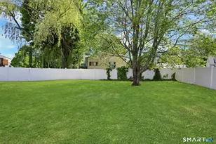 371 Northfield Dr, Bridgeport, CT 06606 - Photo 22