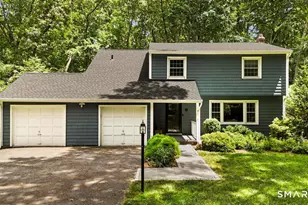 4 Stonehedge Rd, Norwalk, CT 06851 - Photo 2