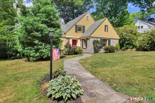 38 Knollwood Rd, North Haven, CT 06473 - Photo 2