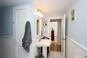 7 Middle Ln, Simsbury, CT 06070 - Photo 18