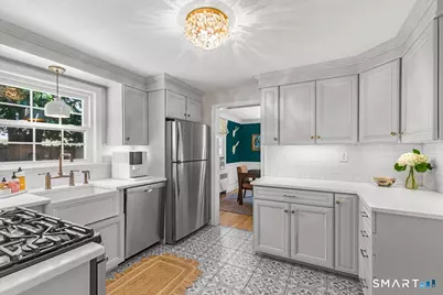 42 Gifford Road, West Hartford, CT 06119 - Photo 2