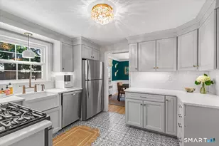 42 Gifford Rd, West Hartford, CT 06119 - Photo 2