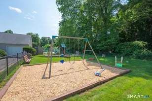 112 E Gate Ln, Hamden, CT 06514 - Photo 4