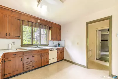 65 Manor Hill Road, Stratford, CT 06614 - Photo 8