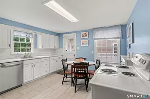 40 Oakwood Dr, Fairfield, CT 06824 - Photo 6