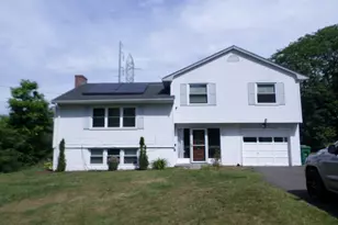 7 Craigmore Rd, Bloomfield, CT 06002 - Photo 2
