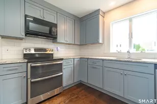 476 Ruth St, Bridgeport, CT 06606 - Photo 6