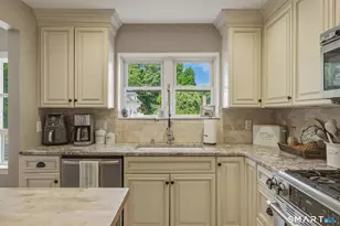 2 Stephen St, Manchester, CT 06040 - Photo 10