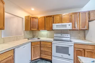103 Courtyard Ln, Mansfield, CT 06268 - Photo 10