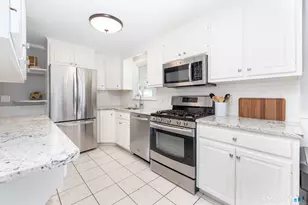 14 Fennwood Cir, Newington, CT 06111 - Photo 2
