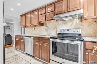 2082 Stratfield Rd, Fairfield, CT 06825 - Photo 10
