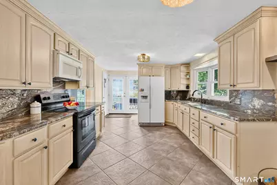 33 Chambers Street, Manchester, CT 06042 - Photo 6
